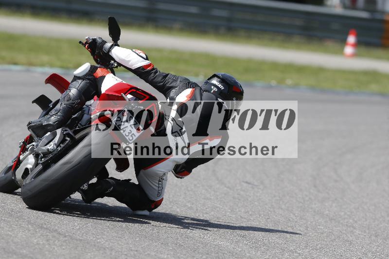 /Archiv-2025/27 12.06.2025 Ducati Schweiz Trackday Warmup  ADR/gelb-jeaune/backside